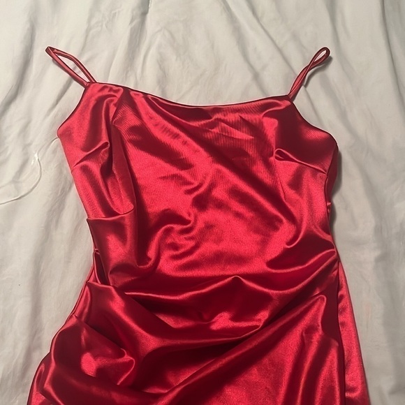 Alluring Silhouette‎ Satin Midi Dress - Picture 3 of 6